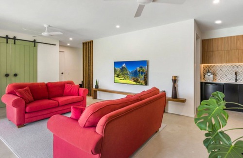 Castaways Beach Casa | Crusoe Court 3 - Tropical Oasis