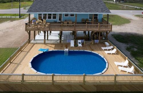 Gilchrist Casa | Crystal Beach Beachfront, Heated Pool, Sleeps 10
