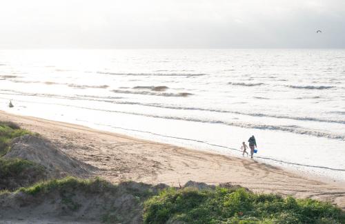 Gilchrist Casa | Crystal Beach Beachfront, Heated Pool, Sleeps 10