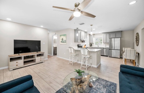 Crystal Beach Casa | CRYSTAL BEACH GETAWAY-STEPS TO THE GULF