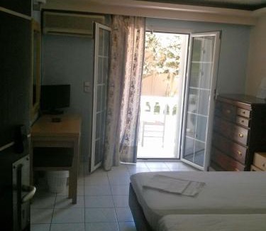 Kalamaki Hotel | Crystal Beach Hotel
