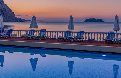 Kalamaki Hotel | Crystal Beach Hotel