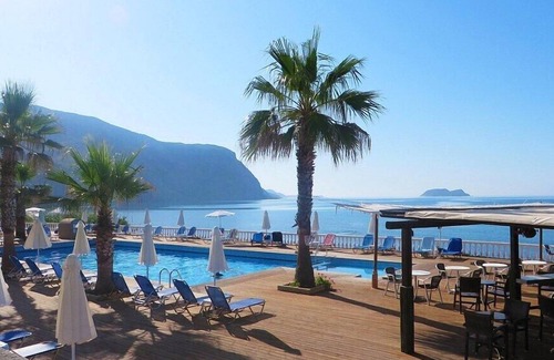 Kalamaki Hotel | Crystal Beach Hotel