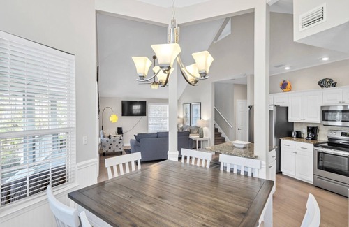 Crystal Shores Casa | Crystal Beach|Newly Remodeled | Free WiFi | Pool | Pet-Friendly Walk to beach
