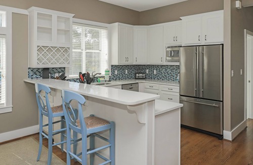 Crystal Shores Casa | Crystal Beach ~ Short Walk to the Beach ~ Open Living Area ~ Outdoor Seating