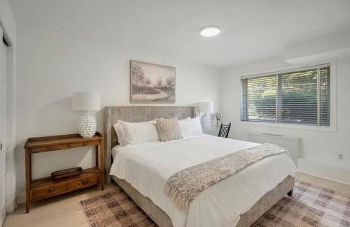 Aurora Highlands Casa | Crystal City Charm 2BR Free Parking 104