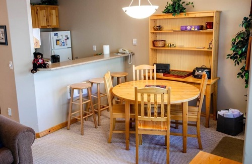 Sun Peaks Condominio | Crystal Forest #11 By Bear Country