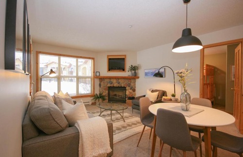 Sun Peaks Casa | CRYSTAL FOREST 2BR Ski In Ski Out with PRIVATE Hot Tub