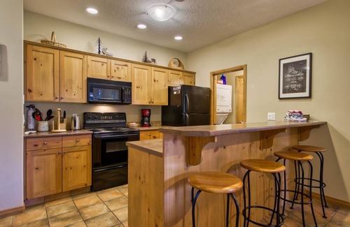 Sun Peaks Condominio | Crystal Forest #65 By Bear Country