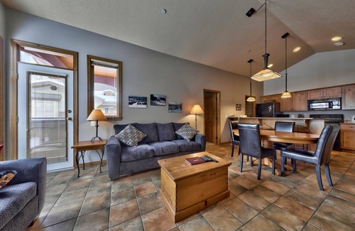 Sun Peaks Condominio | Crystal Forest #72 By Bear Country