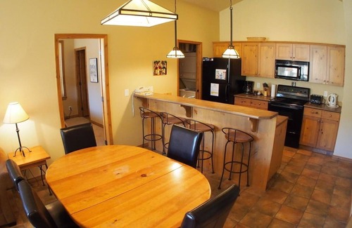 Sun Peaks Condominio | Crystal Forest #72 By Bear Country