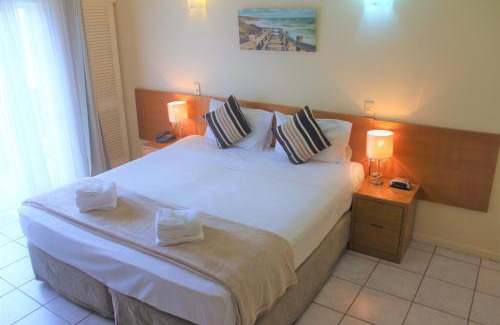 Cairns North Hotel | Crystal Garden Resort & Restaurant
