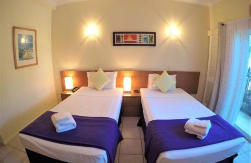 Cairns North Hotel | Crystal Garden Resort & Restaurant