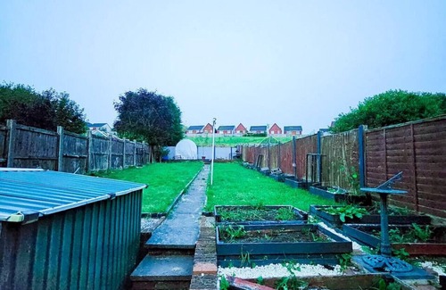 Stoke-on-Trent Casa | Crystal House, Perfect for Contractors or Families