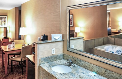 Murray Hotel | Crystal Inn Hotel & Suites Midvalley