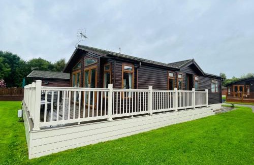 Malton Casa | Crystal Lodge with Hot Tub