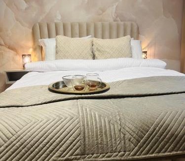 Podgorze Apartamento | Crystal Luxury Apartment with Free Parking in Cracow for 4 Guests