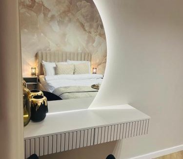 Podgorze Apartamento | Crystal Luxury Apartment with Free Parking in Cracow for 4 Guests