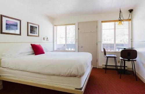 Enumclaw Cabina | Crystal Mountain Hotels