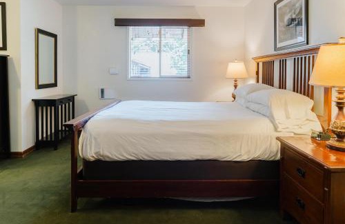 Enumclaw Cabina | Crystal Mountain Hotels