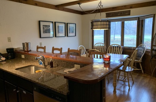 Thompsonville Condominio | Crystal Mountain MI, Pinehurst 446, 1 Bed, sleeper sofa, see our specials!!