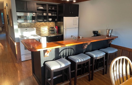 Thompsonville Condominio | Crystal Mountain MI, Pinehurst 446, 1 Bed, sleeper sofa, see our specials!!