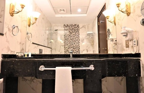 Al Majaz Hotel | CRYSTAL PLAZA AL MAJAZ HOTEL