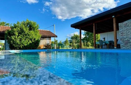 Mali Radic Casa | Crystal pool