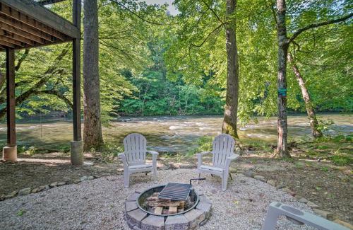 Townsend Casa | Crystal River Cabin with Scenic View and Fire Pit