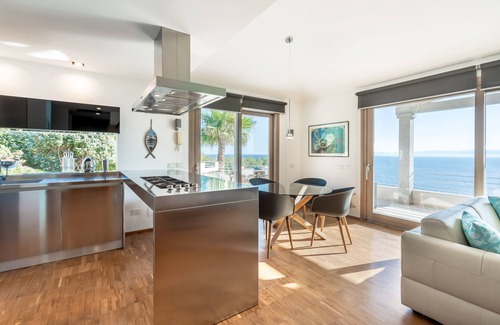 Quartu Sant'Elena Villa | CRYSTAL ROCK LUXORY VILLA ON THE SEA WITH HEATED POOL & 2 SUITES