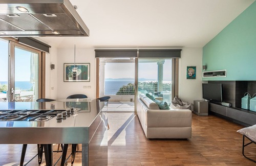 Quartu Sant'Elena Villa | CRYSTAL ROCK LUXORY VILLA ON THE SEA WITH HEATED POOL & 2 SUITES
