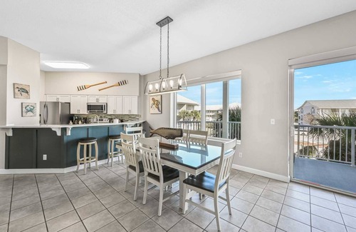 Avalon Beach Estates Condominio | Crystal View 203 3 bedroom/ 3 bath unit Beach service great view SO MUCH SPACE