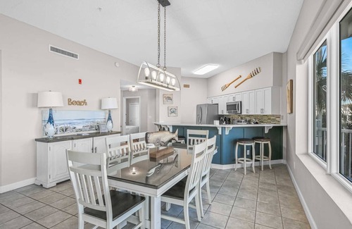 Avalon Beach Estates Condominio | Crystal View 203 3 bedroom/ 3 bath unit Beach service great view SO MUCH SPACE