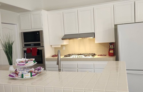 Simi Valley Cama Y Desayuno | CSE Property Group