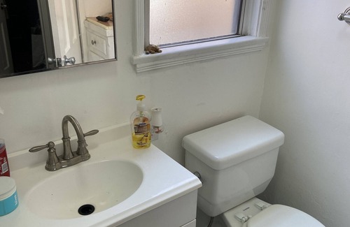 Pico-Union Apartamento | CStudio in DTLA with private entrance, courtyards with roses an view of city