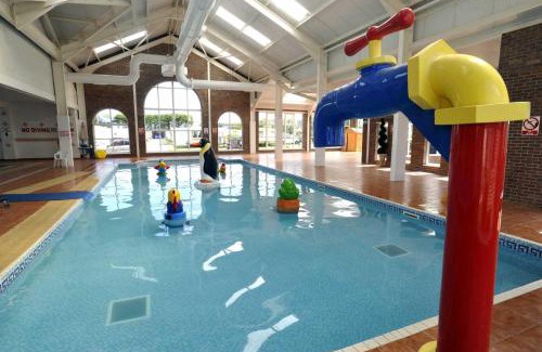 Rhyl Complejo | CT28 Three Bedroom Holiday Home, close to Heated Pool, Amusements and Beach Fantastic Facilities & Top rated holiday park in North Wales PASSES NOT INCLUDED