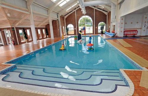 Rhyl Complejo | CT28 Three Bedroom Holiday Home, close to Heated Pool, Amusements and Beach Fantastic Facilities & Top rated holiday park in North Wales PASSES NOT INCLUDED
