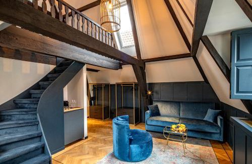 Leiden Hotel | CTY Books