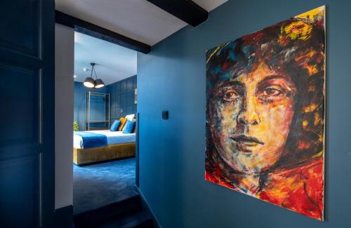 Leiden Hotel | CTY Books