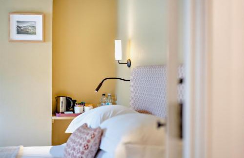 East Dean and Friston Cama Y Desayuno | Cub Bedroom One