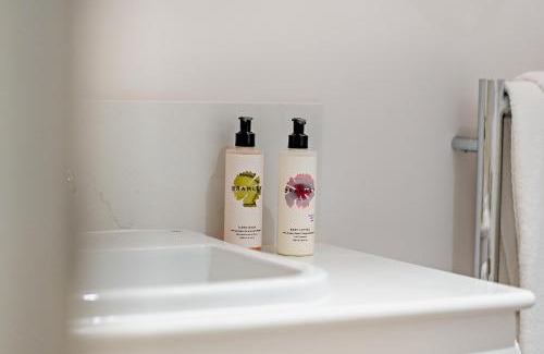 East Dean and Friston Cama Y Desayuno | Cub Bedroom Six
