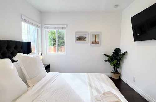 Ladera Heights Casa | Cubier: Eclectic SoFi-Adjacent 3BR House (HM-CULC2)