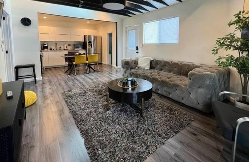 Ladera Heights Casa | Cubier: Memorable 1BR Unit with Pool (MK2-LAD)