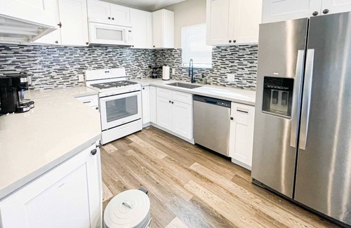 Ladera Heights Casa | Cubier - Peaceful Home Near SoFi Stadium- RB - WIN