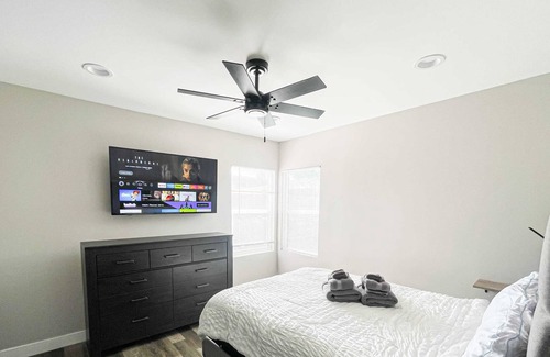 Ladera Heights Casa | Cubier - Peaceful Home Near SoFi Stadium- RB - WIN