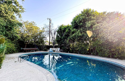 Ladera Heights Casa | Cubier - Stunning 6BR 4BA Oasis with Pool-Lou1-Lad