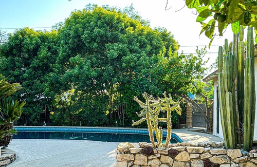 Ladera Heights Casa | Cubier - Stunning 6BR 4BA Oasis with Pool-Lou1-Lad