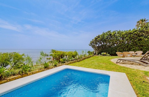 Mijas Villa | Cubo's Beachfront Villa Khayyam / acceso privado a playa / piscina privada / aire acondicionado / wifi gratis