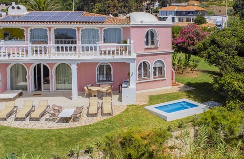 Mijas Villa | Cubo's Beachfront Villa Khayyam / acceso privado a playa / piscina privada / aire acondicionado / wifi gratis