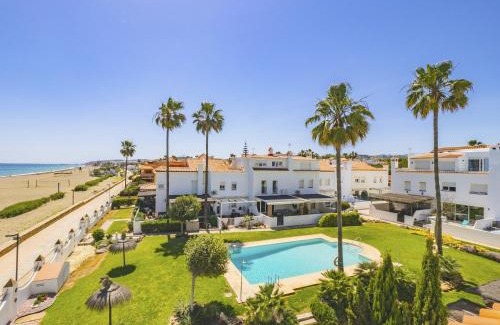 Marina de Casares Casa | Cubo's Beachfront Marina de Casares House
